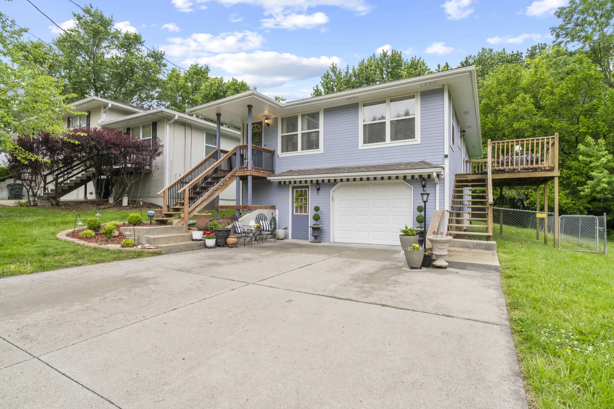 Blue split-level home with front steps at 1028 Madison Street.
